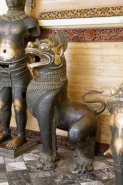 Mandalay-Bouddha Mahamuni-047